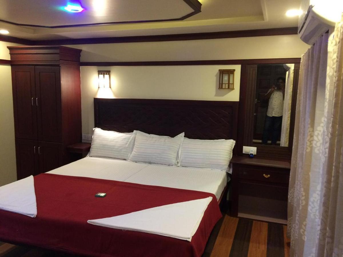 Beach Paradise Day Cruise Houseboat Alappuzha Buitenkant foto