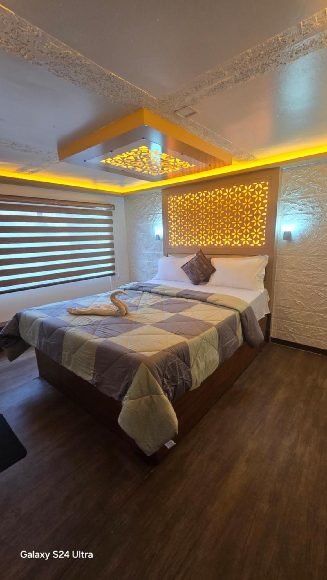 Beach Paradise Day Cruise Houseboat Alappuzha Buitenkant foto